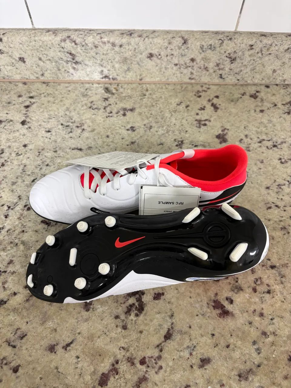 Chuteira Nike Tiempo Legend 10 Academy FG Branca