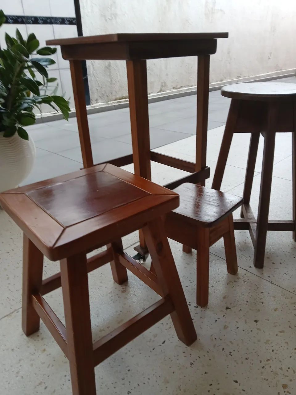 Mesa para churrasco com 3 bancos!!! - Foto 2