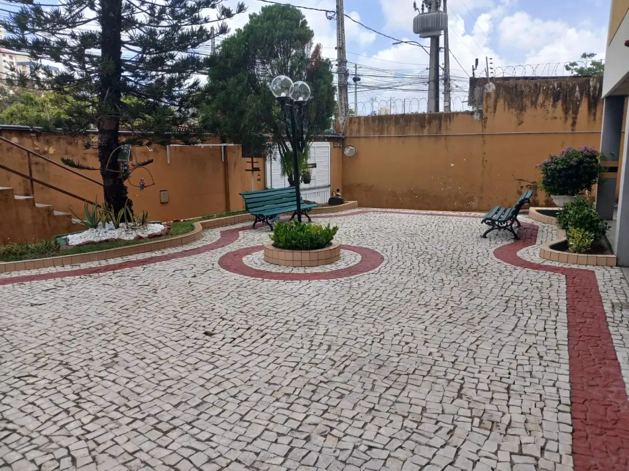 Apto. c/ exelente localização, 84m², 03 qts (02 suítes), varanda, sala, cozinha, wc social - Foto 3