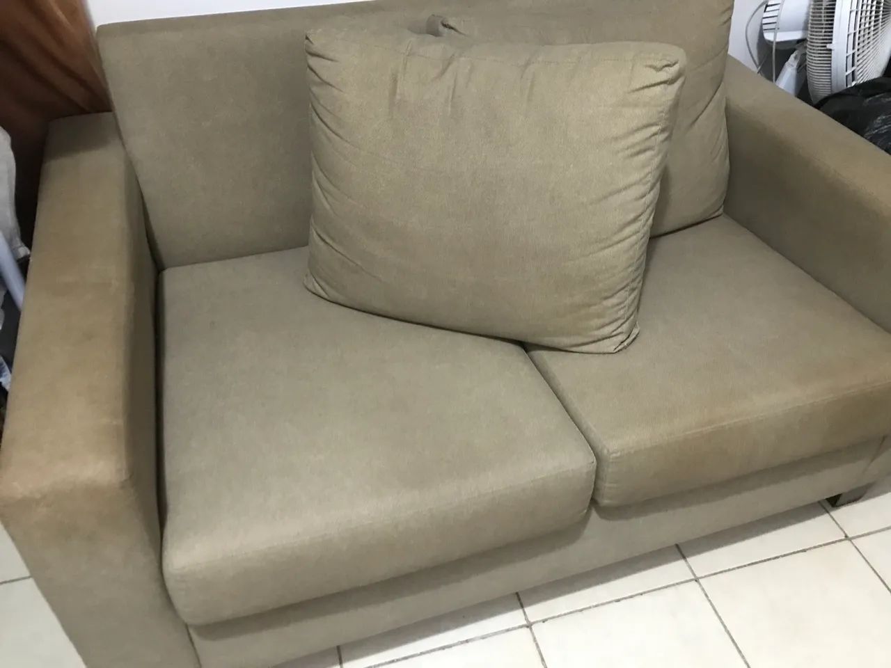 Sofá 2 lugares elegante