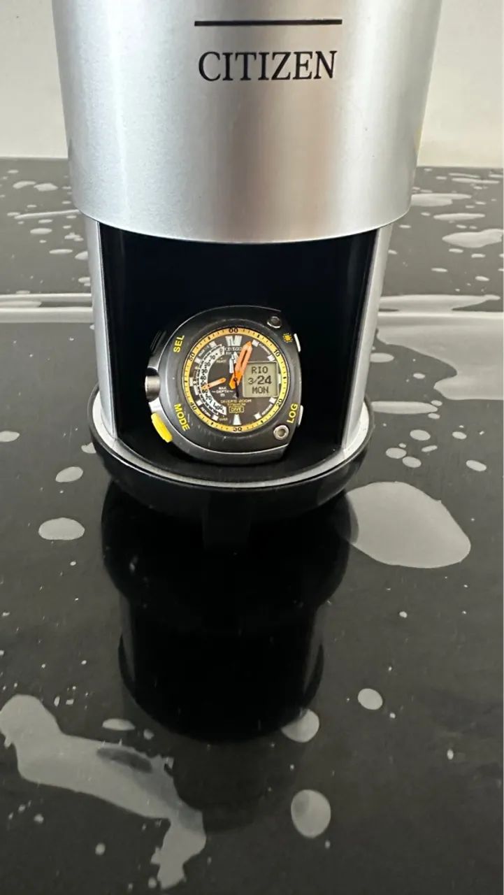 Relógio Citizen Divers 300m meia lua titanium 
