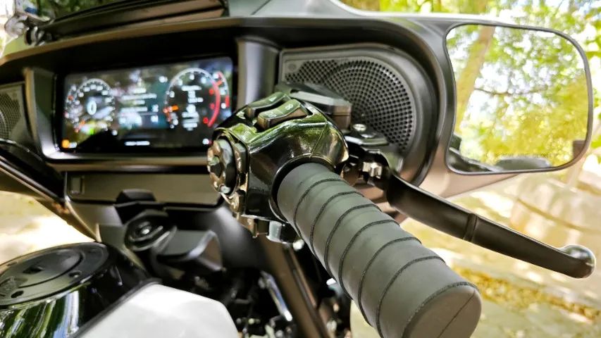 STREET GLIDE "ULTRA"  2024  -  ZERADA IPVA 2025 PAGO - Foto 10