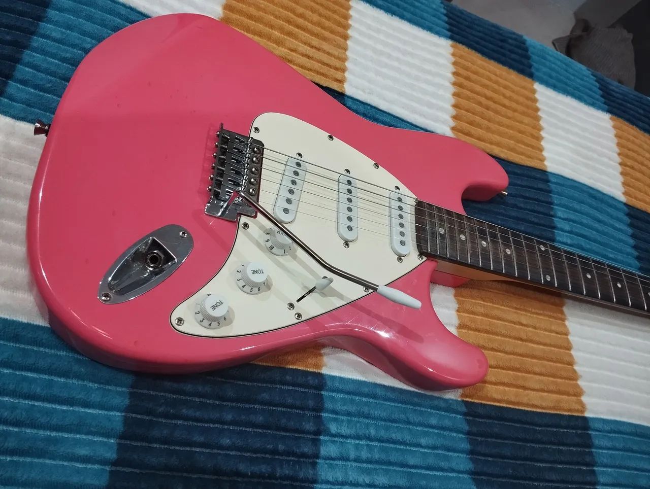 Guitarra Dolphin Stratocaster