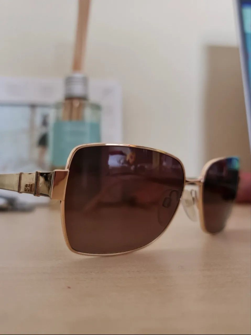 Óculos de sol Ana Hickmann eyewear marrom e dourando - Foto 3