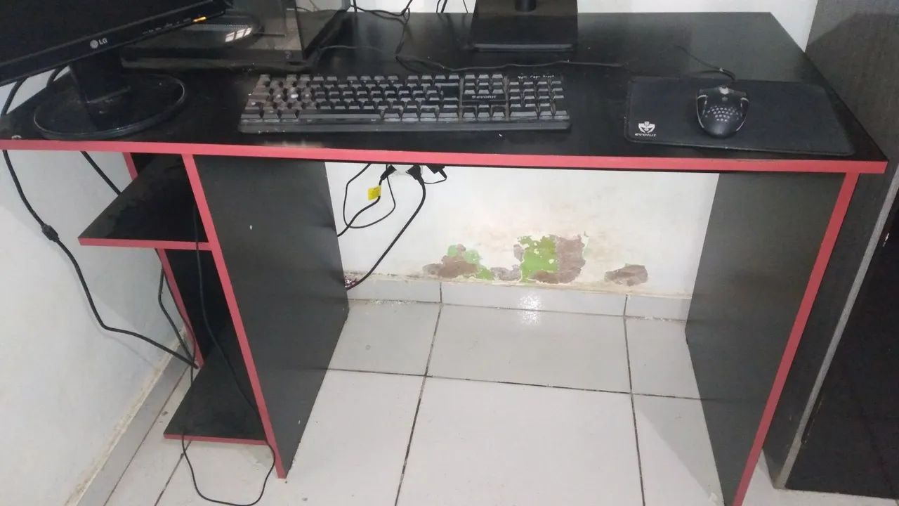 Mesa de PC gamer 1,14m -  Ótimo Espaço para Computador