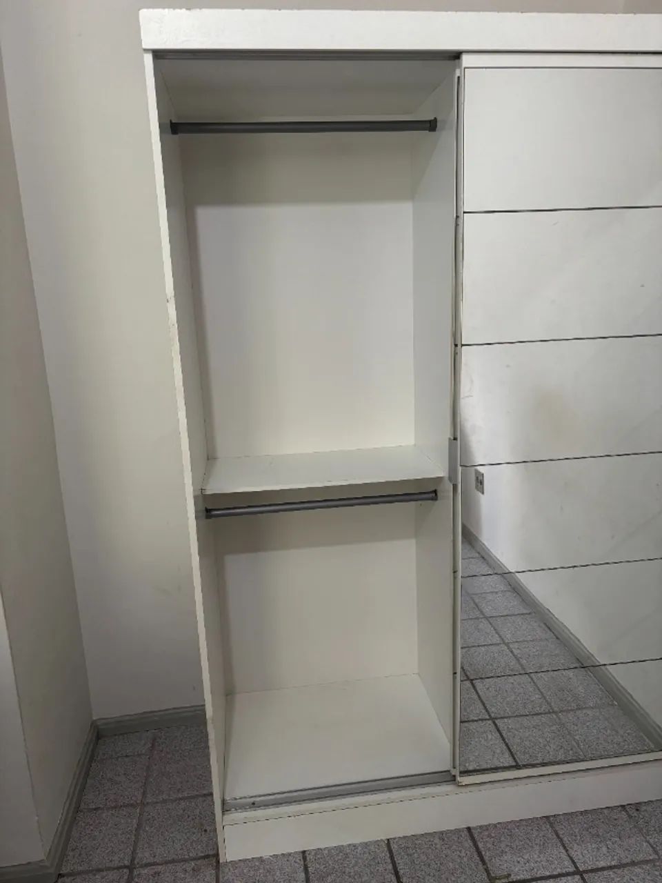Guarda Roupa Branco com Espelhos - Foto 2