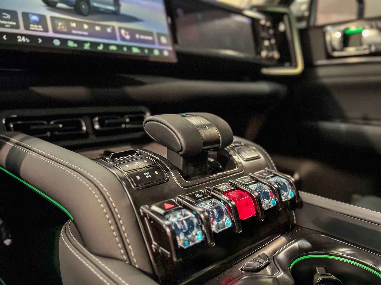 Denza B5 SUV híbrido plug-in, foto 16 de 19