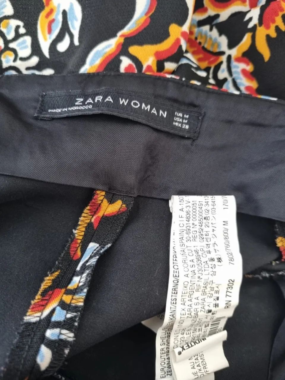 Saia SINO PRETA COM ESTAMPAS FLORAIS ZARA - Foto 2