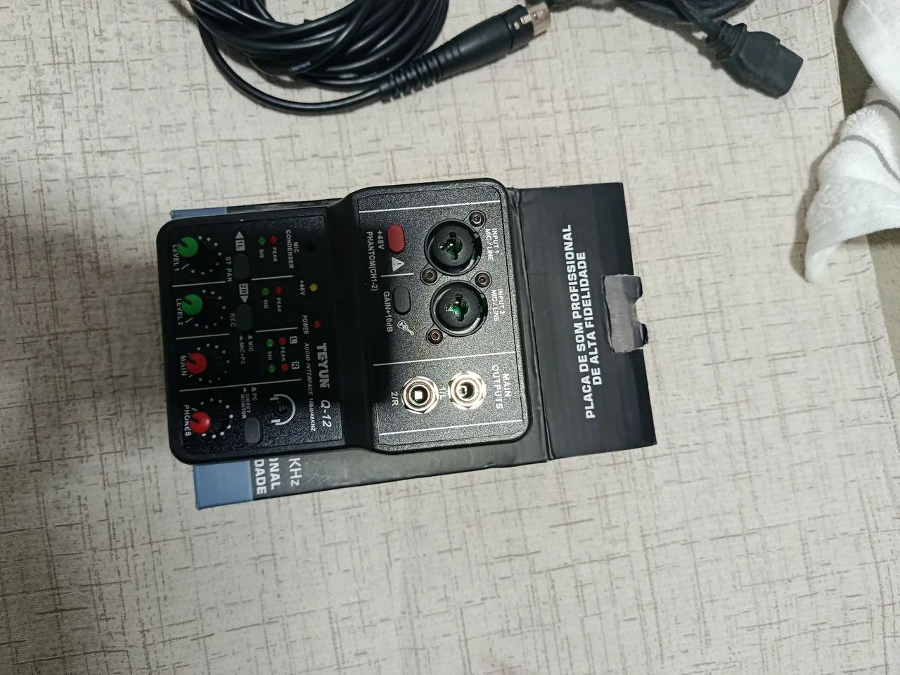 Vendo microfone shure SV 100,máquina de fumaça, interface de áudio  - Foto 2