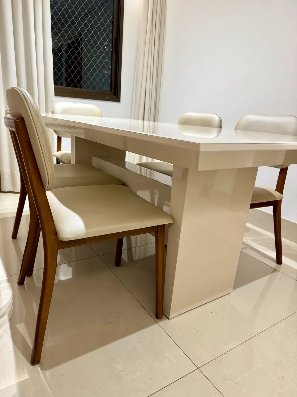 Mesa laqueada + 6 cadeiras madeira maciça  - Foto 5