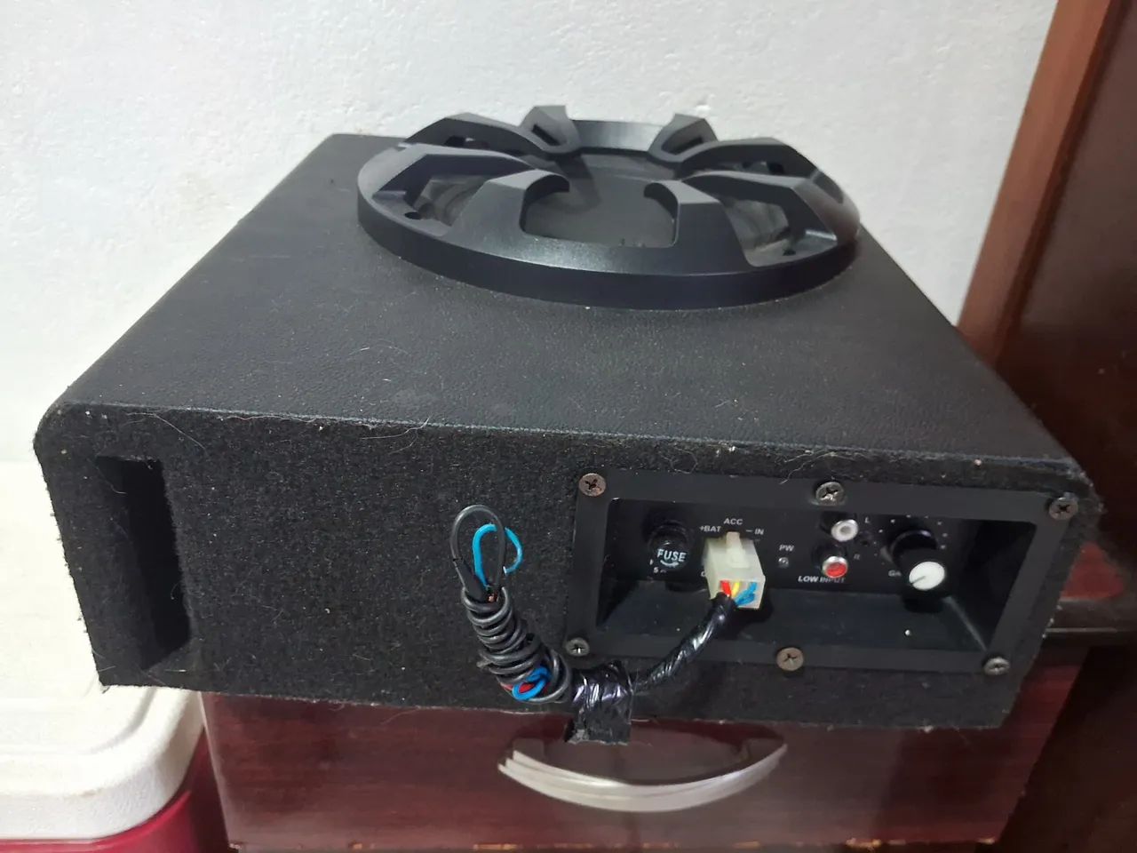 Vendo caixa sub.
