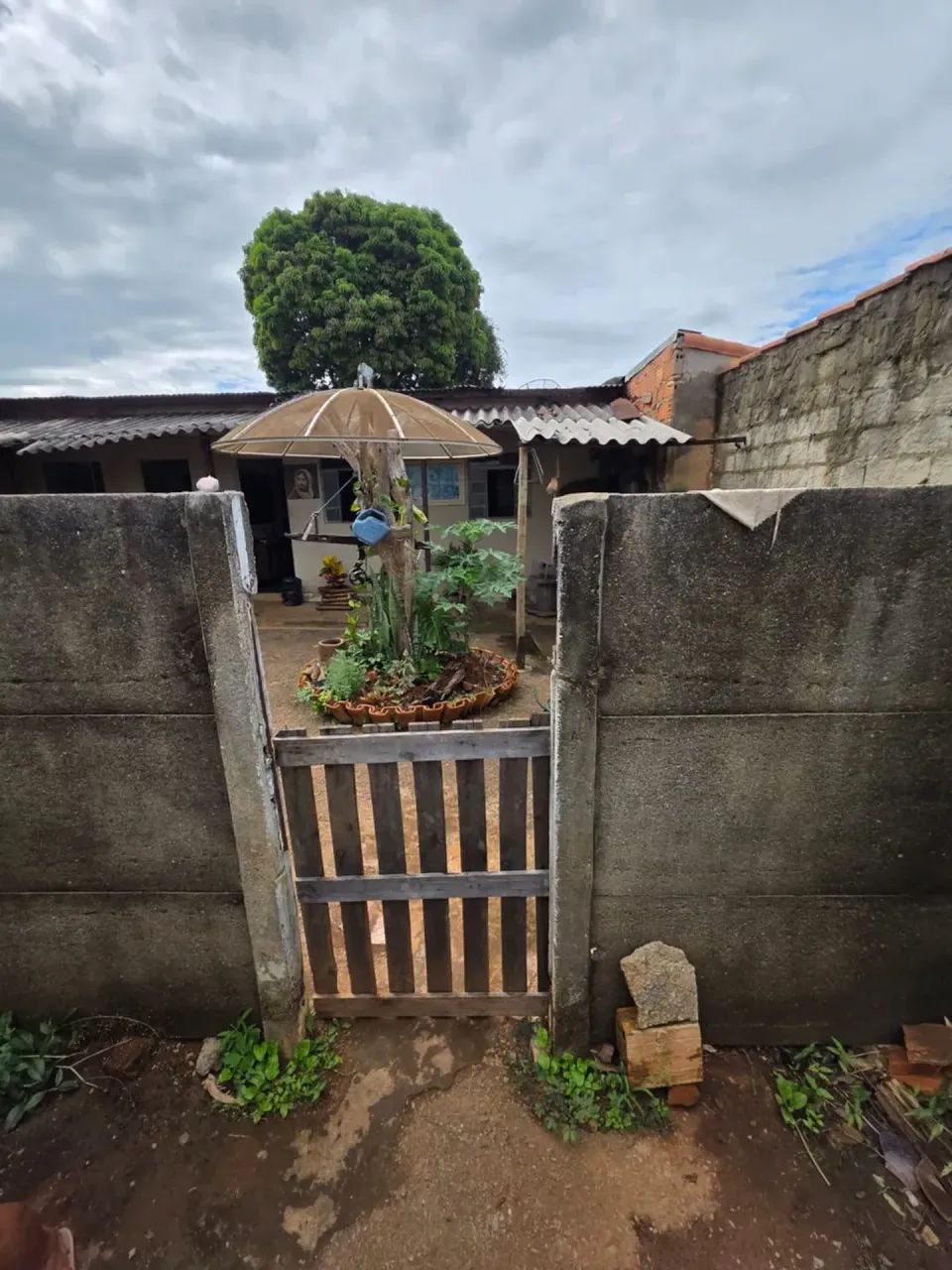Lote com construção para demolição, no Santo Antônio. - Foto 2