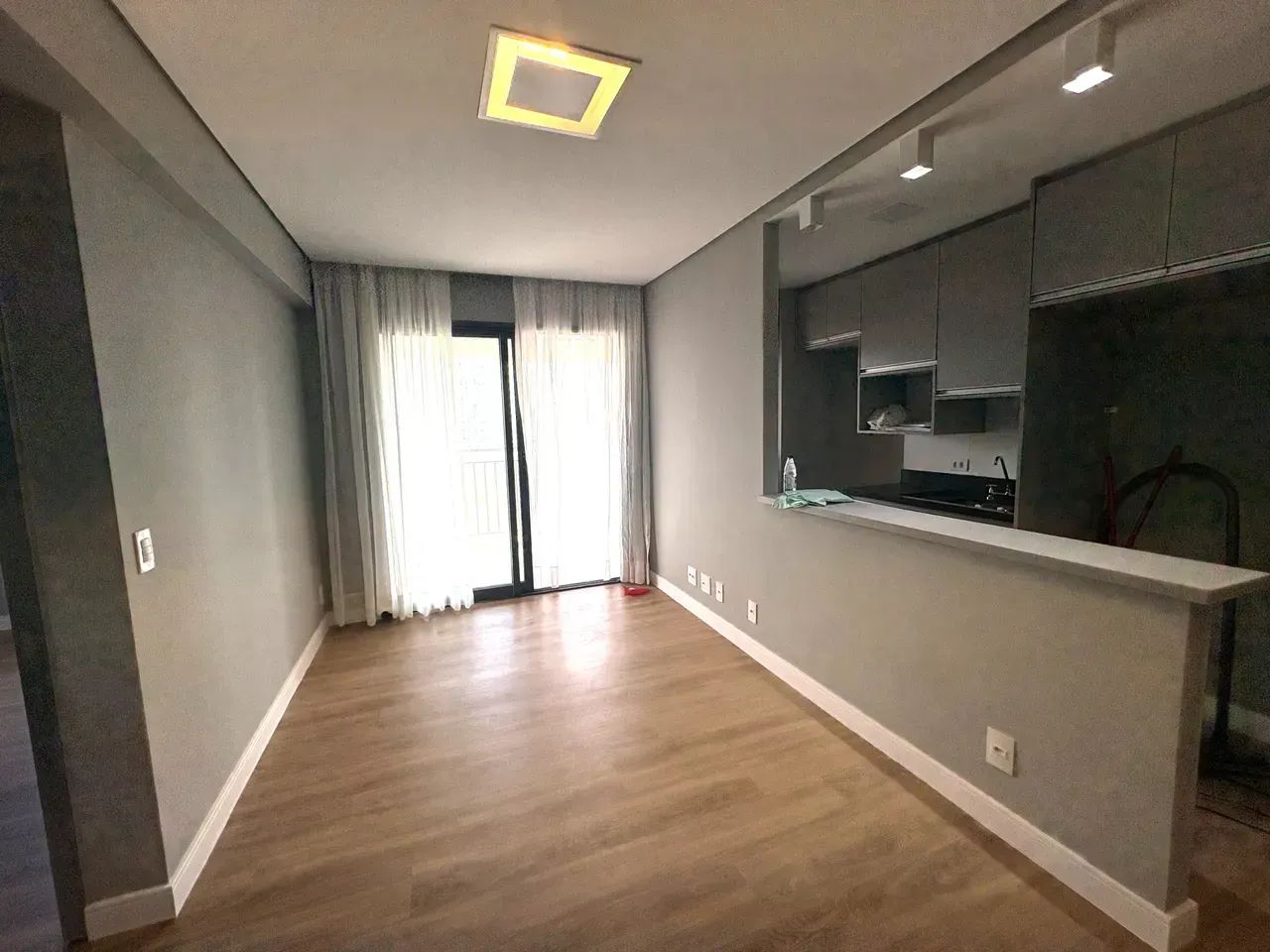 Apartamento 02 dormitórios com ar condicionado - NOVO - 1ª Locação