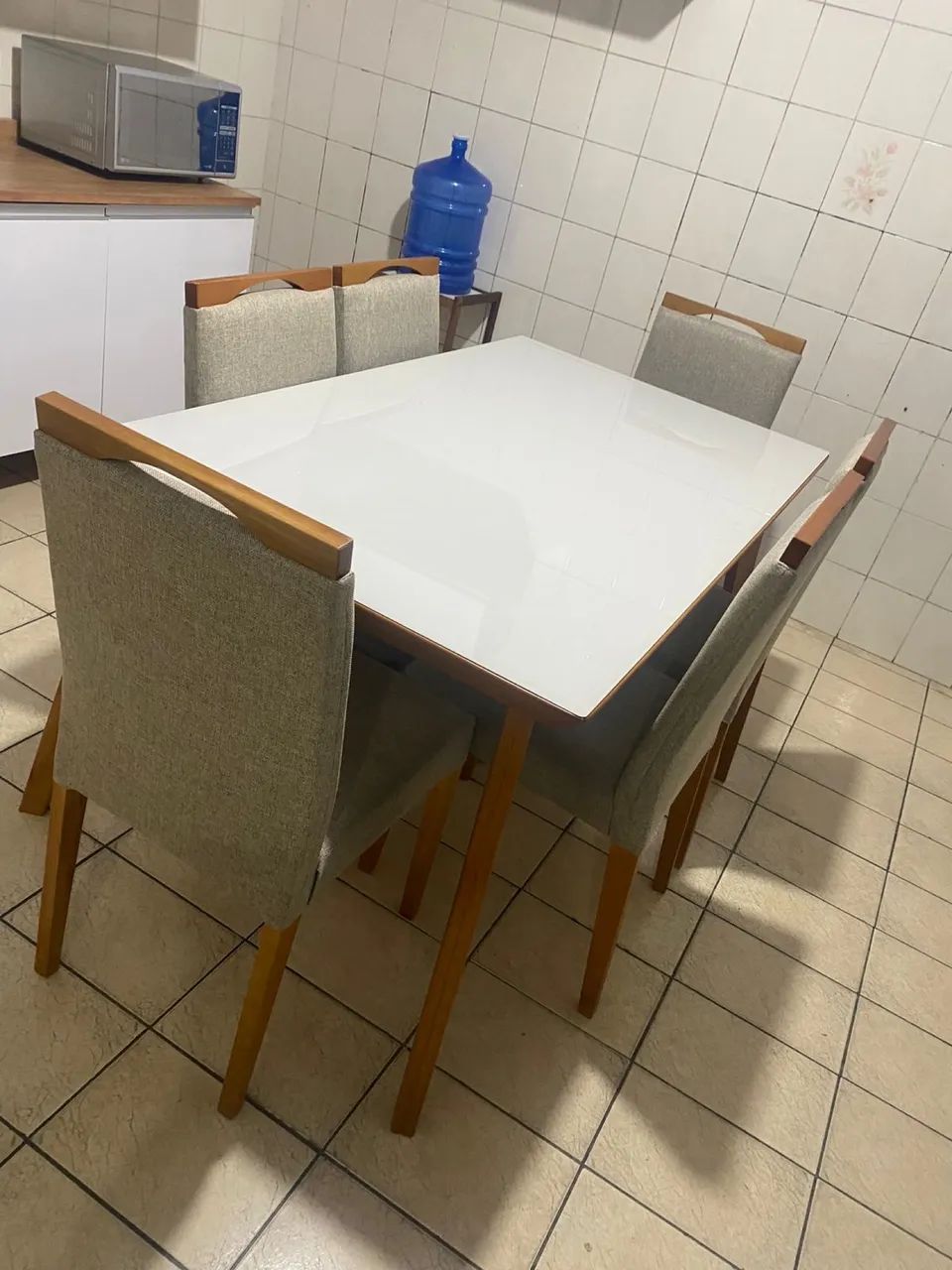 Mesa de jantar com tampo de vidro branco+ 6 cadeiras  - Foto 3