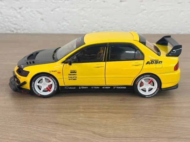 Miniatura Mitsubishi Lancer Evolution IX 1:24 amarelo - som e luz - Foto 2