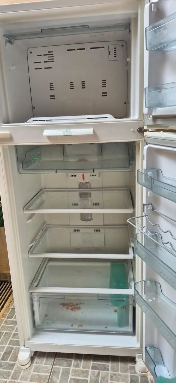 Geladeira semi nova 402 L  - Foto 3