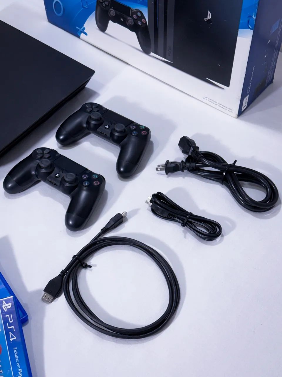 PS4 Pro 1TB 4K Impecável + Caixa Original + 2 Controles + 5 Jogos