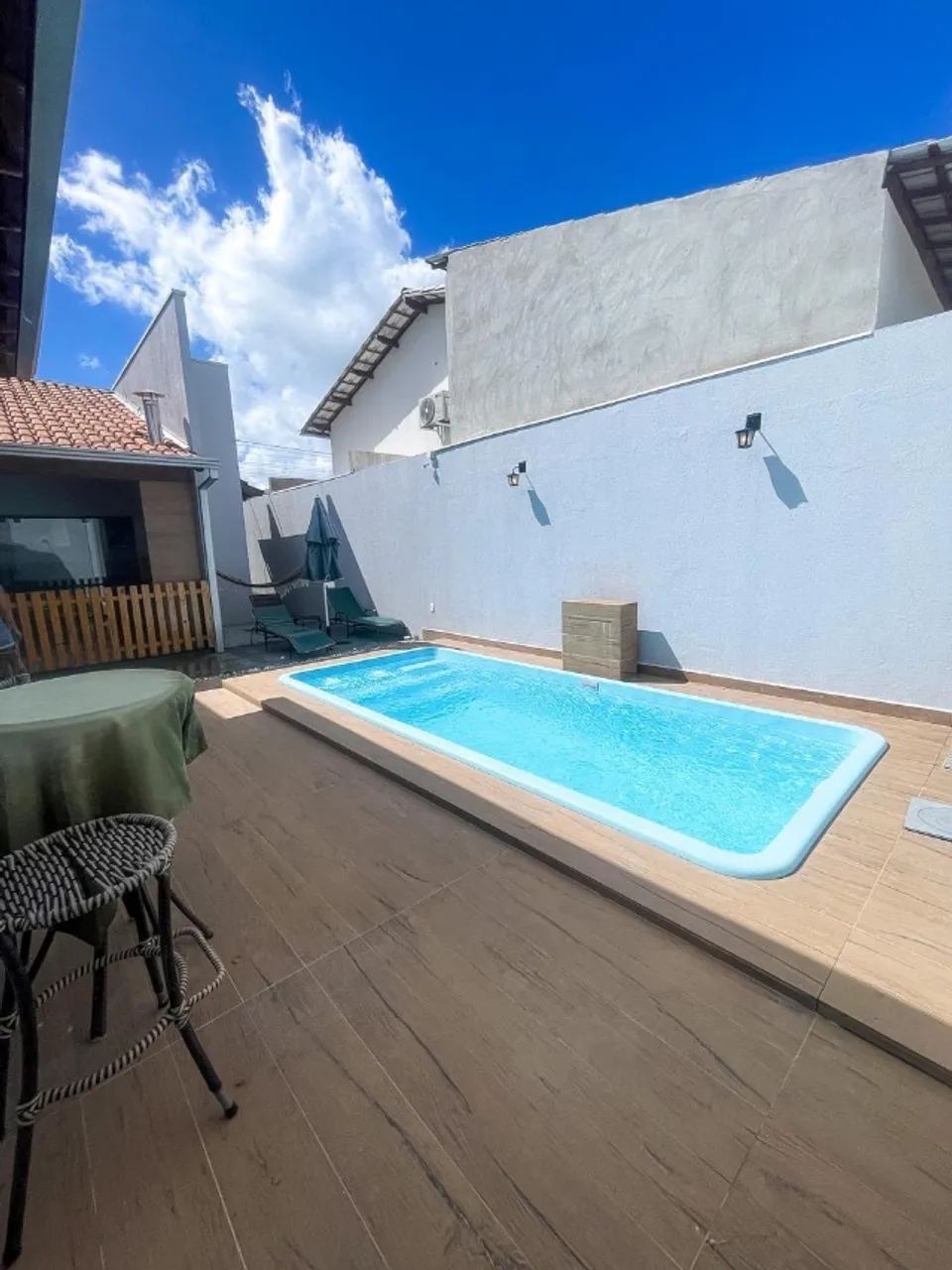 Casa independente com piscina 