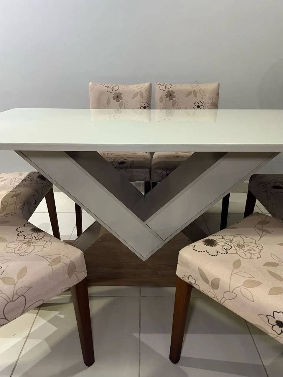 Mesa de vidro e 6 cadeiras sem defeito  - Foto 3