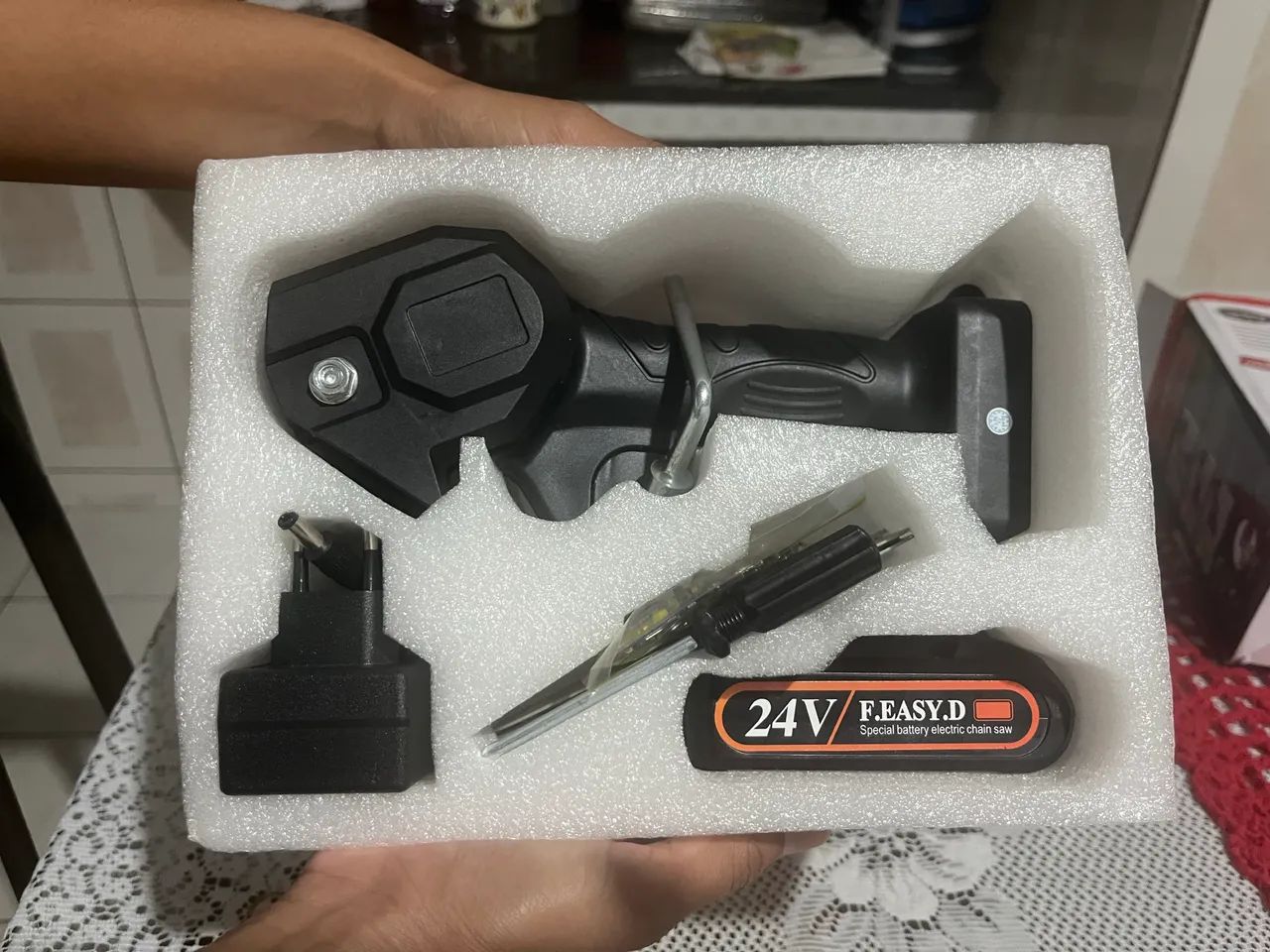 Mini Motosserra com bateria