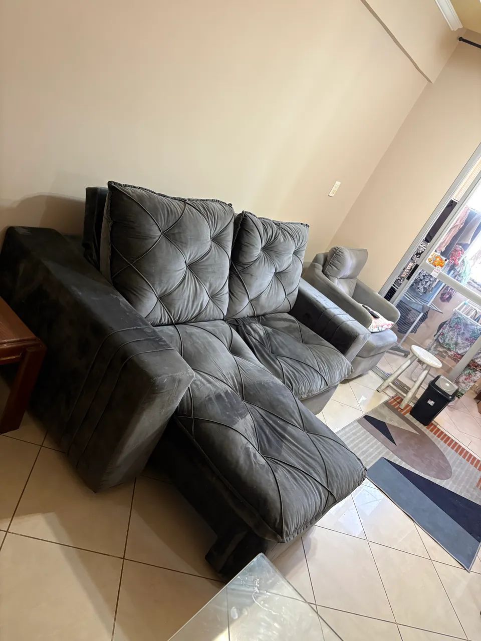 Sofá retrátil cinza 2 m - Foto 4