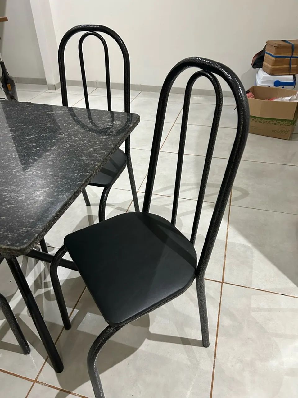 Mesa com 4 cadeiras  - Foto 2