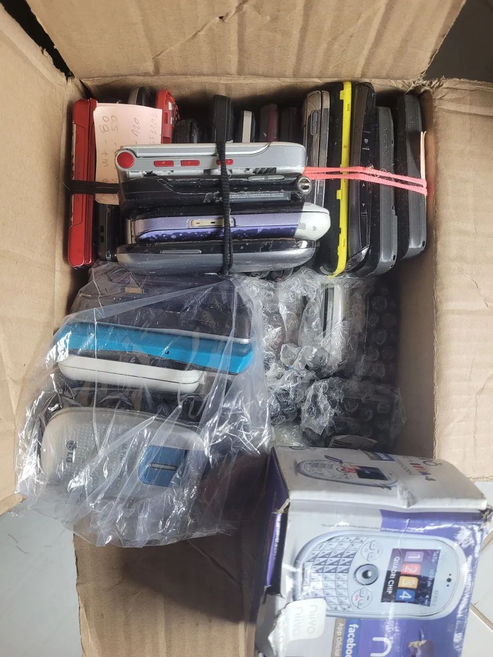 Lote aprox 300 celular colecao e pecas alguns raros