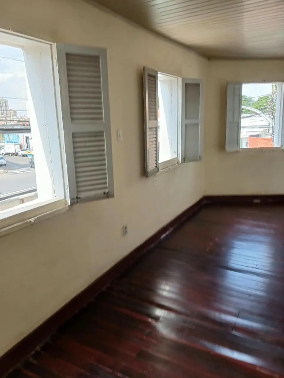 ANAPOLIS SALA COMERCIAL PAVIMENTO SUPERIOR DE ESQUINA   PRAÇA OESTE  CENTRO