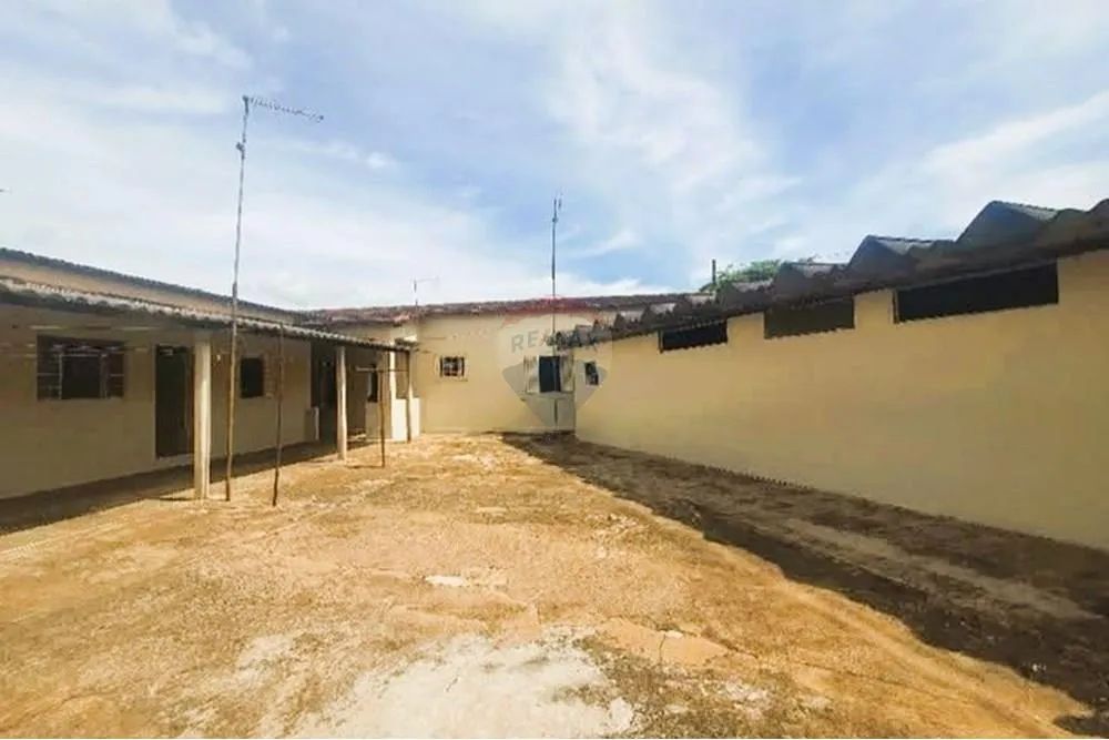 "Duas Casa e um galpão a venda em em Aguaí!"
