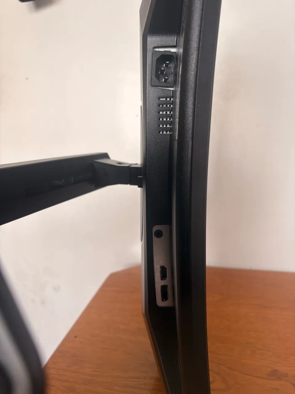 Monitor Aoc AGON 27 300hz 0.3ms - Foto 3