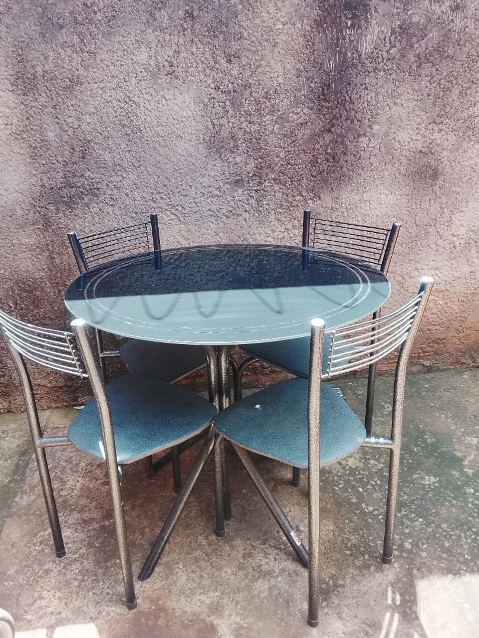 Mesa com quatro cadeiras  - Foto 2