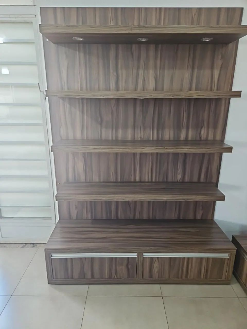 Expositor MDF super conservado  - Foto 2