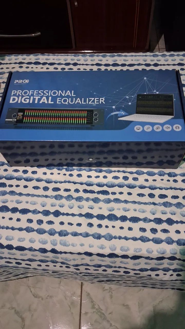 Equalizador digital 2U com display de espectro de 31 bandas
