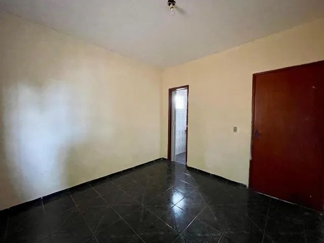 Imóvel com 2 quartos - 1 suíte e amplo quintal - Foto 4