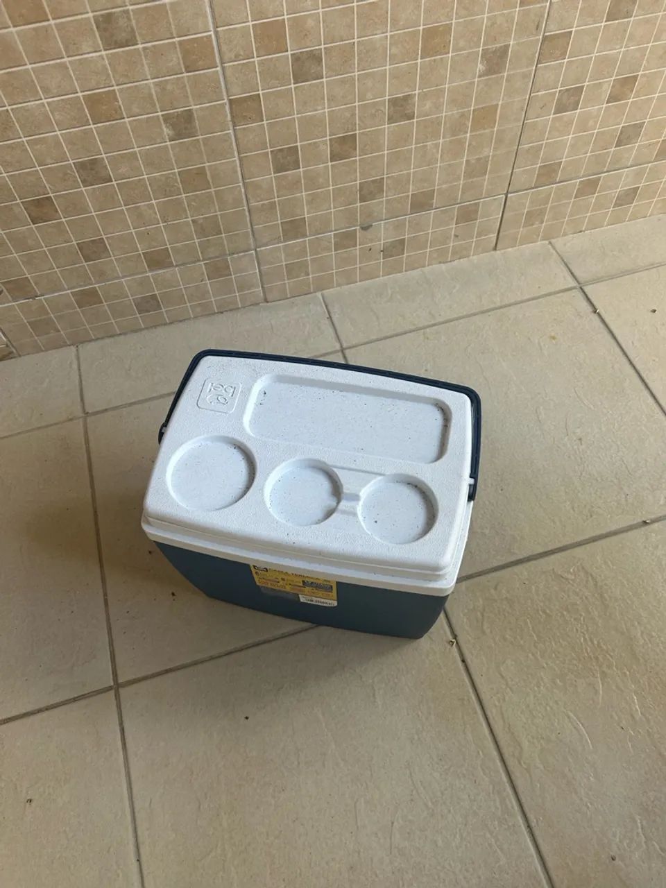 Caixa térmica Cooler com alça  - Foto 3