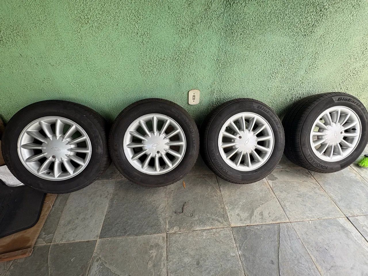 Jogo de rodas powertech Omega CD + 4 pneus em ótimo estado!