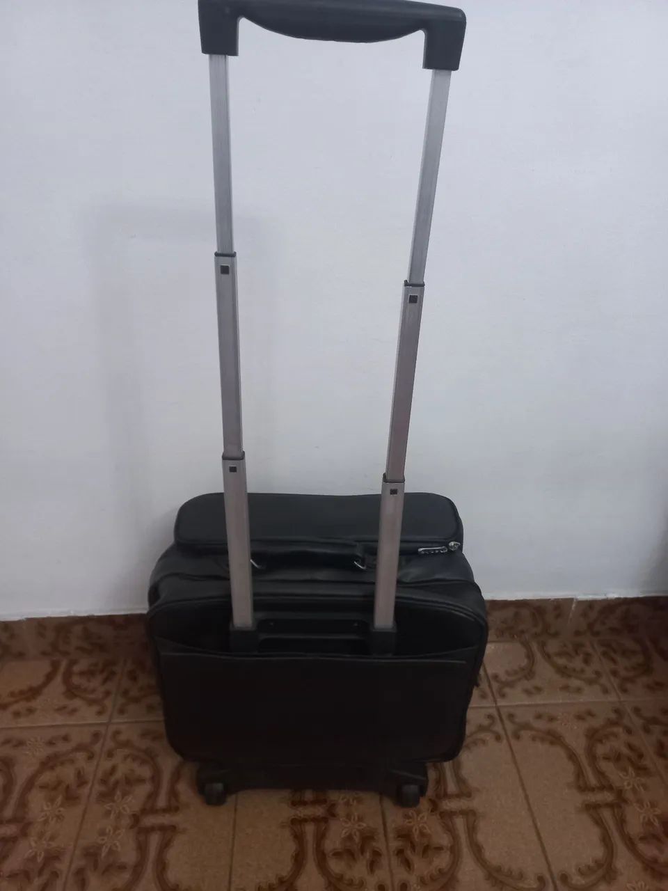 Mala executiva preta Ache de couro com rodinhas  - Foto 4