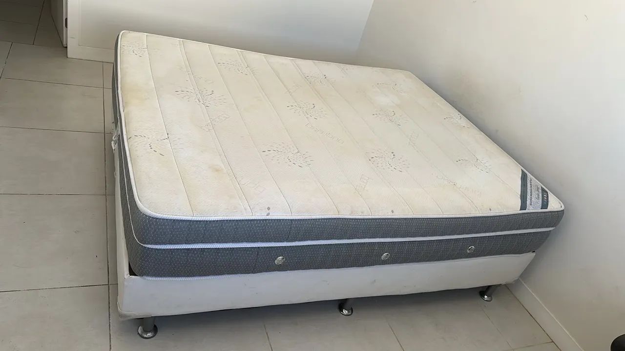  CAMA CASAl e MESA Com 4 CADEIRAS  - Foto 2