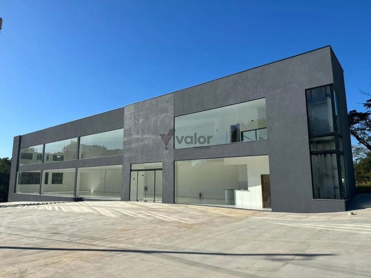 Salão à venda e para alugar em Campinas, Vila Brandina, com 750 m²