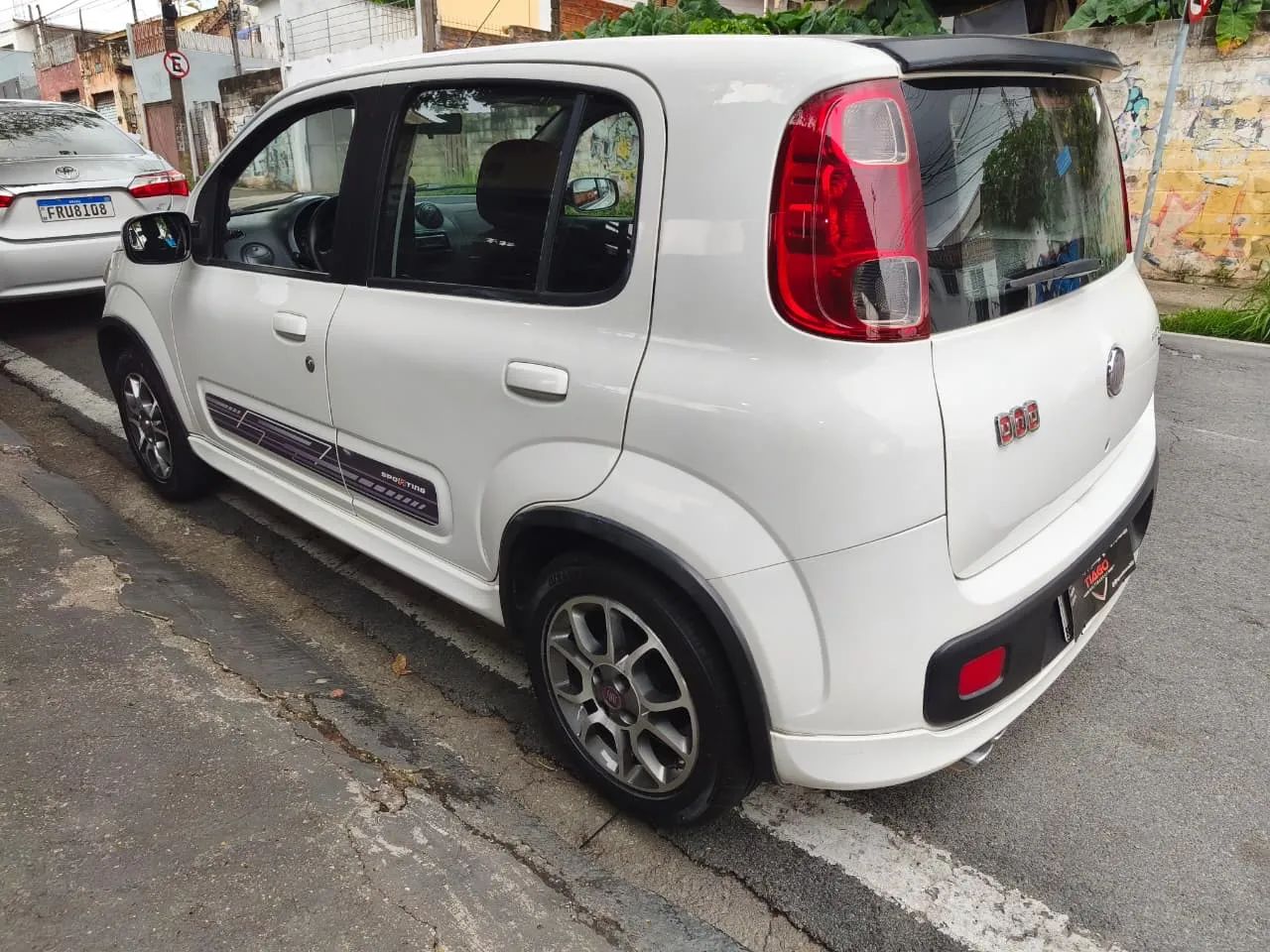 Fiat Uno Sporting 1.4 EVO Fire Flex 8V 4P 2014 - Foto 4