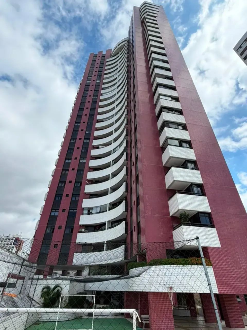 Apartamento de 150m² no Cocó, com 3 suítes e 2 vagas.