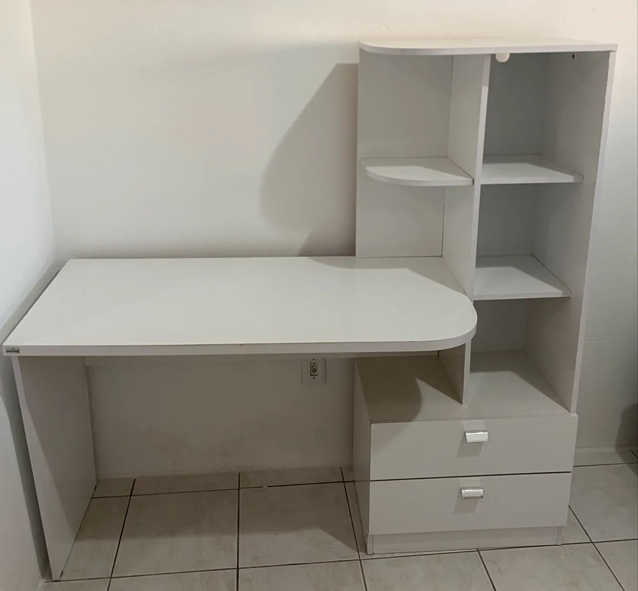 Escrivaninha com Estante e Gavetas 