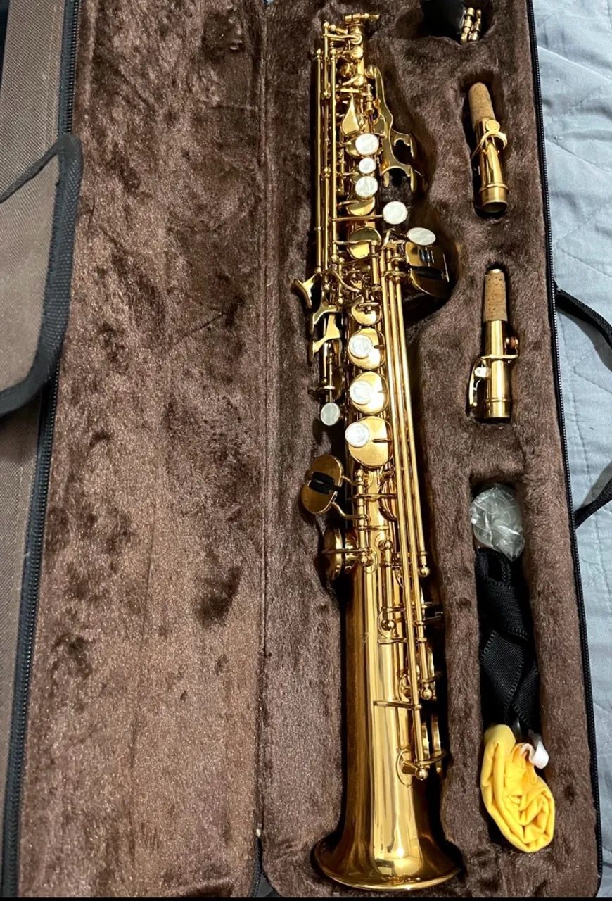 Sax Soprano com case e acessórios 