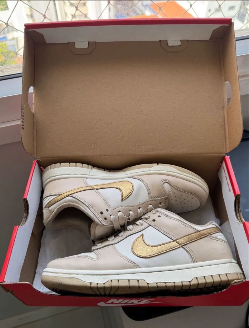 tênis dunk low phantom metallic gold 37 - Foto 2