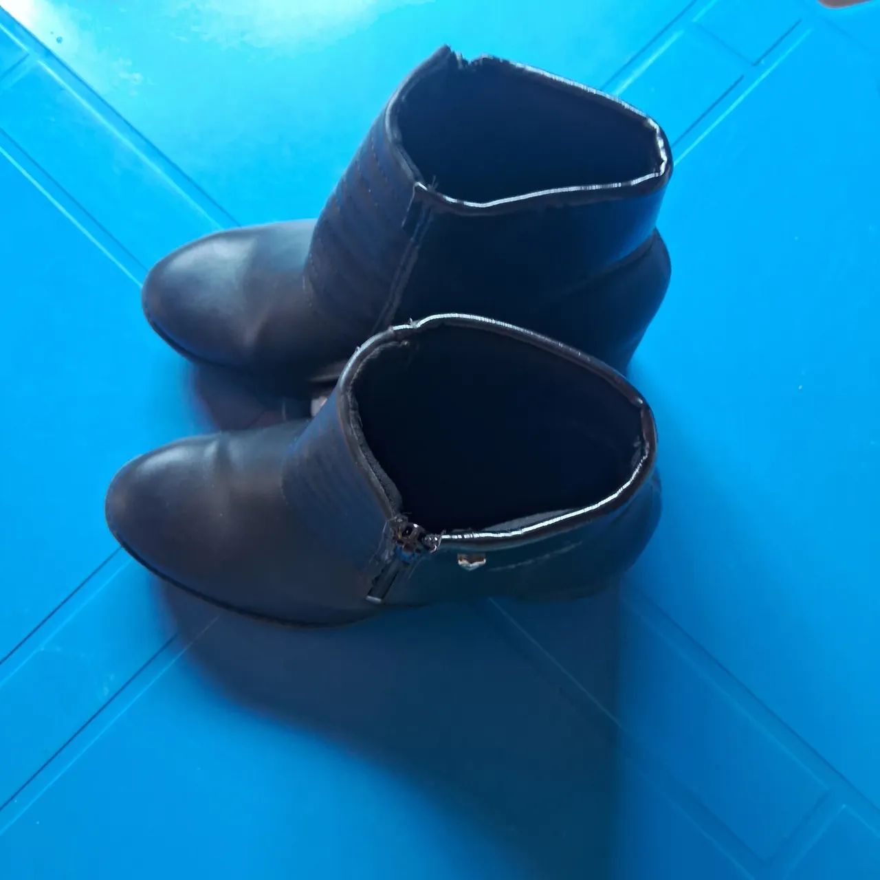 Um par de botas. - Foto 2