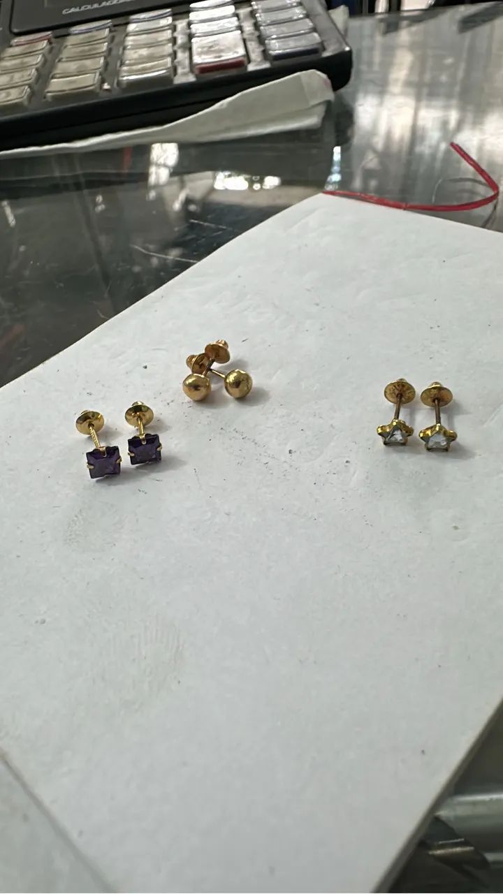 Brincos em ouro 18k750