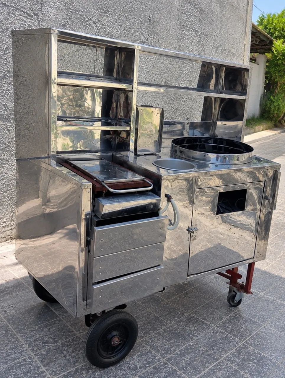 Carrinho de Lanche Aço Inox com Chapa e Rodas ?