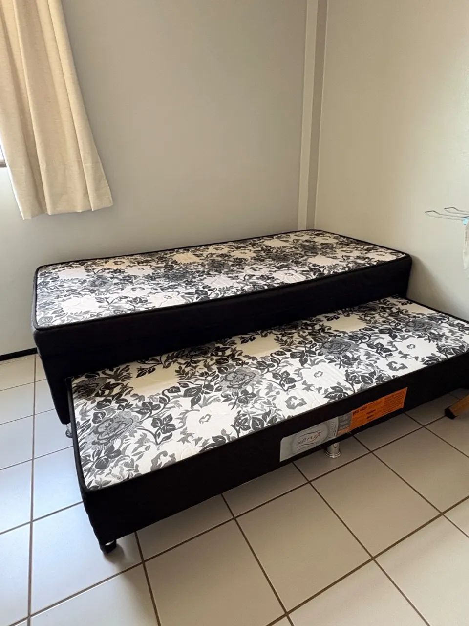 Vendo Cama Solteiro com colchão ortopédico  - Foto 2