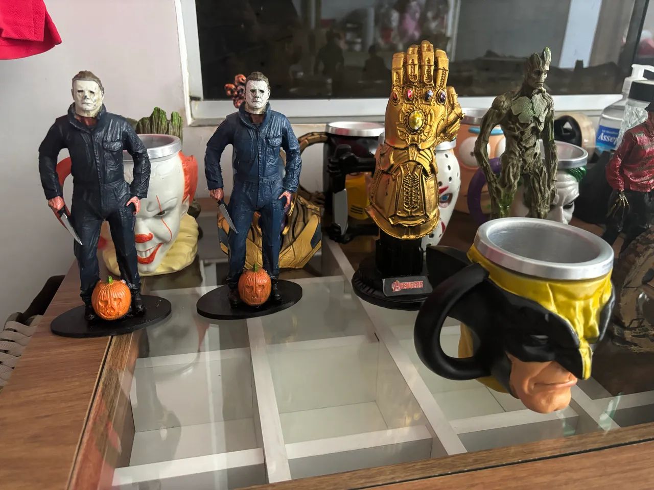 Canecas e miniaturas 