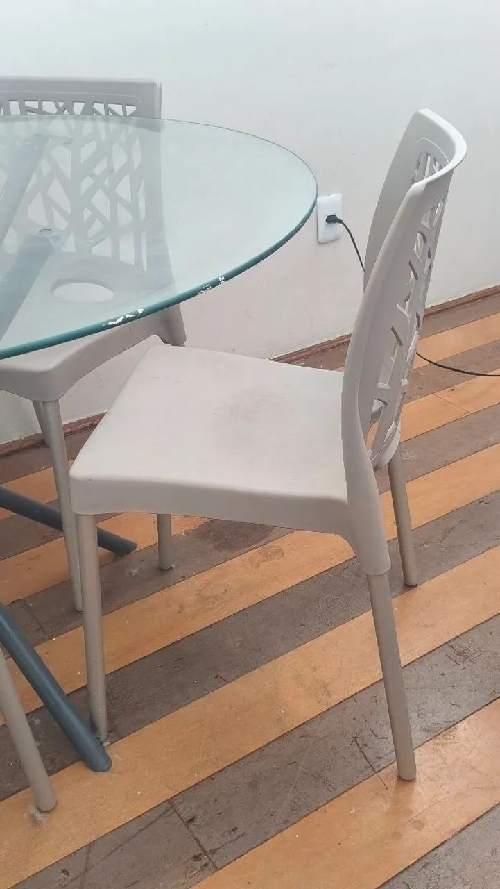 MESA COM CADEIRA PRA VENDER RÁPIDO  - Foto 2